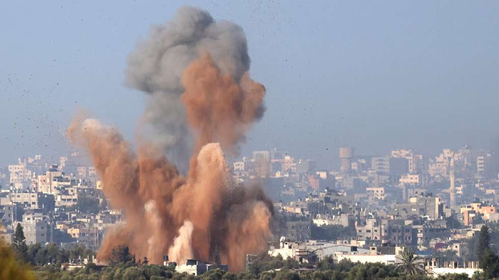 epa10968059 Smoke rises following strikes on the northern part of the Gaza Strip, as seen from Sderot, Israel, 10 November 2023. More than 10,500 Palestinians and at least 1,400 Israelis have been killed, according to the Israel Defense Forces (IDF) and the Palestinian health authority, since Hamas militants launched an attack against Israel from the Gaza Strip on 07 October, and the Israeli operations in Gaza and the West Bank which followed it.  EPA/NEIL HALL