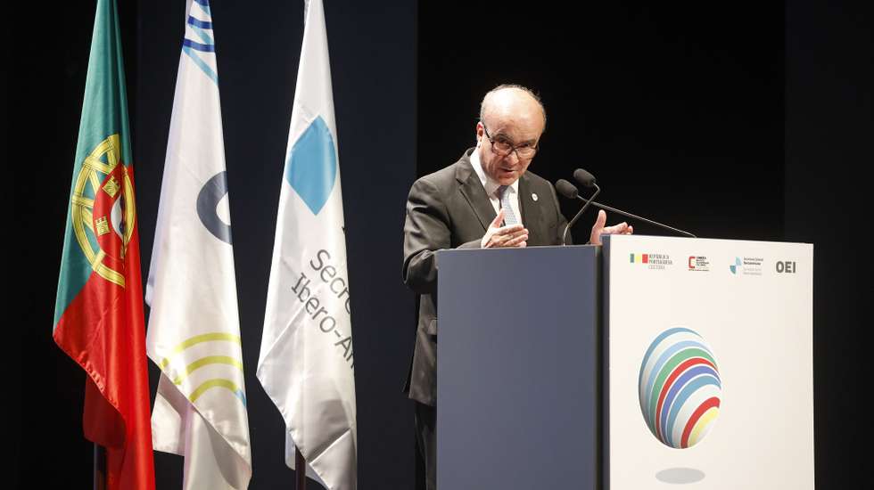 O secretário-geral da Organização dos Estados Ibero-americanos para a Educação, Mariano Jabonero, intervém no VIII Congresso Ibero-Americano de Cultura, no Centro Cultural de Belém, em Lisboa, 15 de novembro de 2023. O congresso decorre sob o lema de “Cultura, Cidadania e Cooperação”, pela primeira vez em Portugal, e contará com a participação de especialistas de 22 países e 5 eixos de trabalho - Cidadania Cultural Ibero-americana, Sustentabilidade, Territórios, Inovação e Cooperação. ANTÓNIO PEDRO SANTOS/LUSA