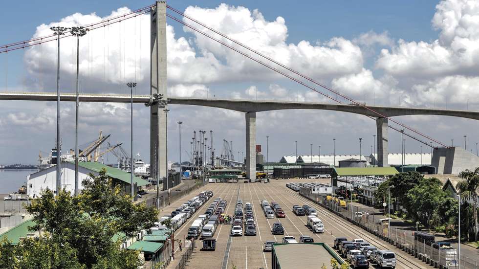 Vista geral do porto de Maputo, em Maputo, Moçambique, 29 de janeiro de 2024. A concessionária do porto de Maputo prevê investir nos próximos três anos 600 milhões de dólares (553,4 milhões de euros) na expansão da infraestrutura portuária, a primeira fase de investimento na adenda ao contrato de concessão, até 2058. (ACOMPANHA TEXTO DA LUSA DO DIA 05 DE JANEIRO DE 2024). LUÍSA NHANTUMBO/LUSA