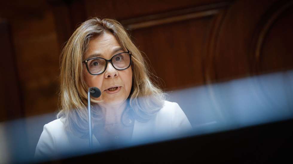 A ministra da Saúde, Ana Paula Martins, intervém na sua audição na Comissão de Saúde, a requerimento do Partido Socialista (PS), para prestar esclarecimentos sobre a demissão anunciada do Diretor Executivo do Serviço Nacional de Saúde (SNS), na Assembleia da República, em Lisboa, 05 de junho de 2024. ANTÓNIO PEDRO SANTOS/LUSA