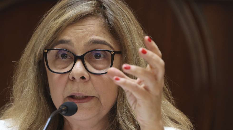 A ministra da Saúde, Ana Paula Martins, intervém na sua audição perante a Comissão da Saúde, na Assembleia da República, em Lisboa, 12 de junho de 2024. MANUEL DE ALMEIDA/LUSA