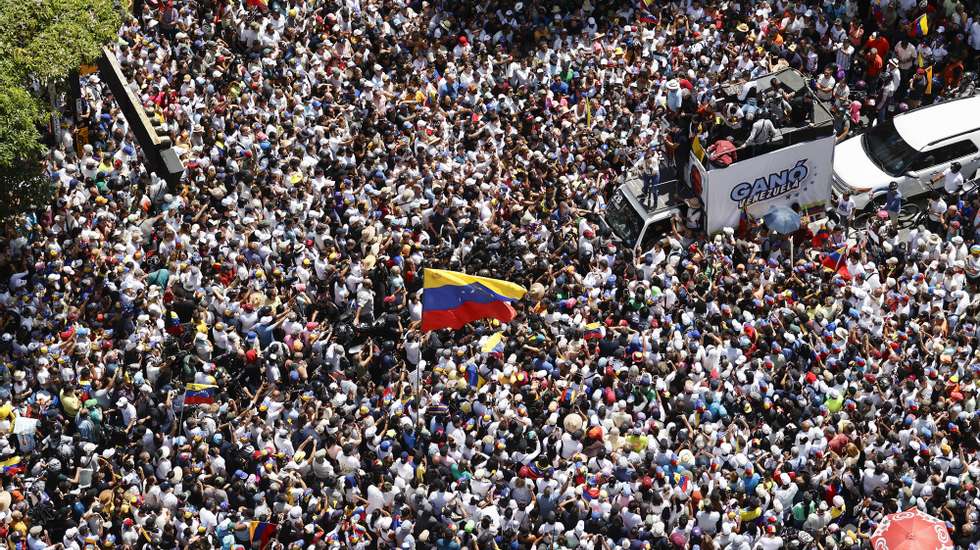 epa11553448 Supporters of Venezuelan opposition leader Maria Corina Machado participate in a protest against the official results of the country&#039;s presidential elections in Caracas, Venezuela, 17 August 2024. The Venezuelan National Electoral Council (CNE) ratified the victory of Nicolas Maduro in Venezuela&#039;s presidential elections held on 28 July 2024, while the opposition have been protesting against the official results claiming the victory of Edmundo Gonzalez Urrutia.  EPA/MIGUEL GUTIERREZ