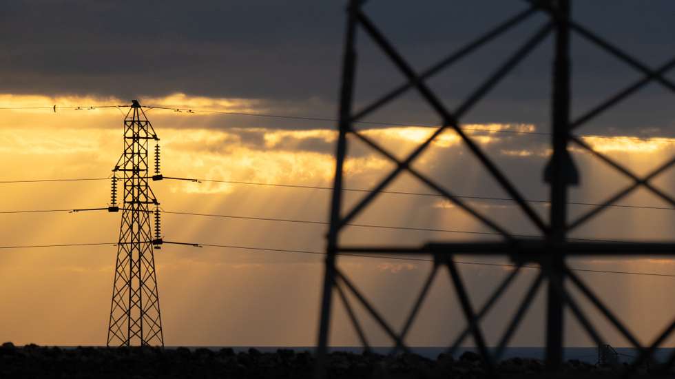 epa12062142 High voltage power lines on Fuerteventura Island, Canary Islands, southwestern Spain, 29 April 2025. The massive power outage that affected the Iberian peninsula a day earlier did not affect the Canary Islands. A power blackout hit large parts of Spain and spread to neighboring Portugal and France on 28 April, disrupting transport systems, internet connections, and daily life, according to authorities. The exact cause of the outage is unknown.  EPA/CARLOS DE SAA
