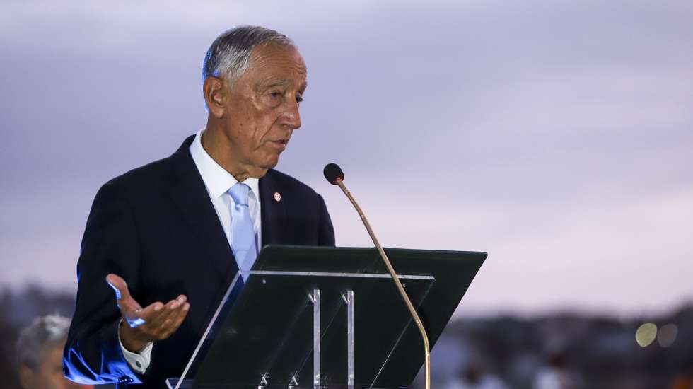 O Presidente da República, Marcelo Rebelo de Sousa, usa da palavra na cerimónia de celebração dos 50 anos de independência de Cabo Verde, Palácio Presidencial, na Cidade da Praia, em Cabo Verde, 05 de julho de 2025. O Presidente português declarou hoje, na sessão evocativa dos 50 anos da independência de Cabo Verde, na Praia, a sua admiração pela democracia cabo-verdiana e expressou gratidão pela relação que se estabeleceu entre os dois povos. ELTON MONTEIRO/LUSA