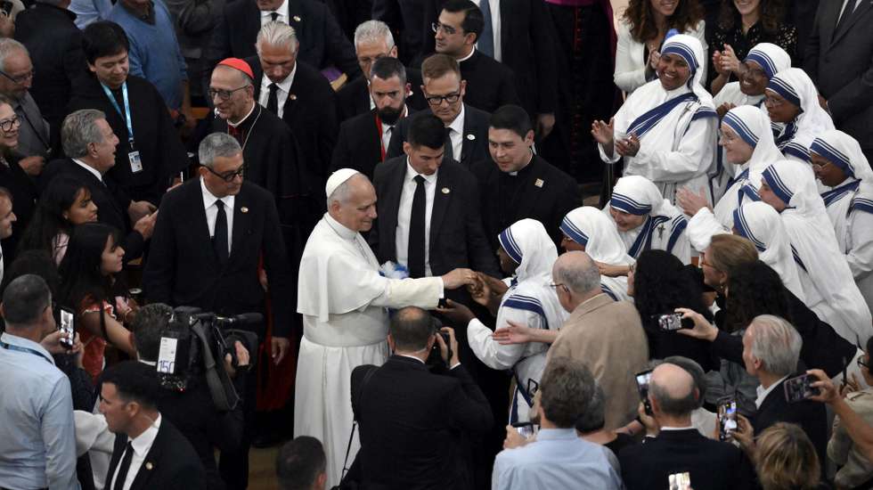 epa13028644 Pope Leo XIV (C) arrives to meet with Diocesan charity and welfare organizations at the Church of Sant Augusti in Montserrat, near Barcelona, Spain, 10 June 2026. Pope Leo XIV is visiting Spain from 06 to 12 June 2026, with stops in Madrid, Barcelona, and the Canary Islands.  EPA/CIRO FUSCO