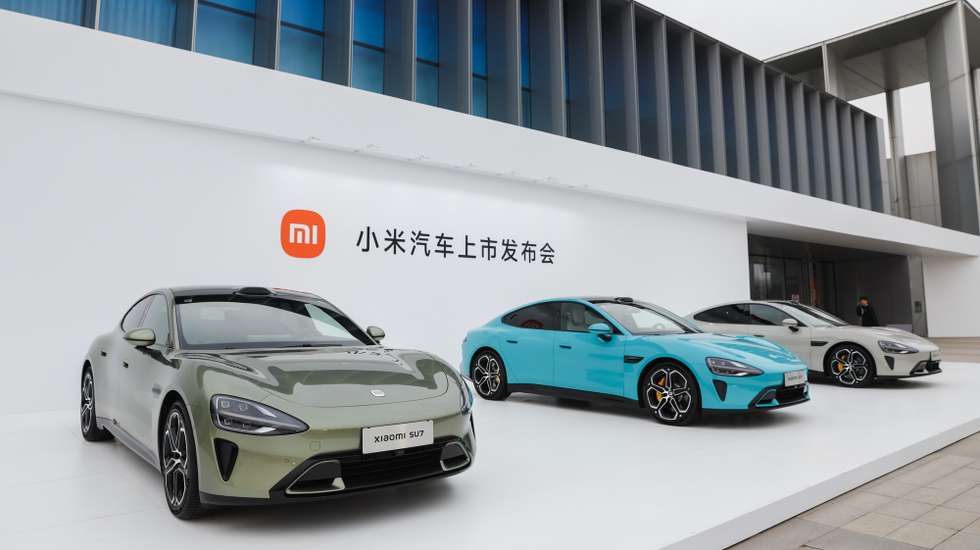 epa11248083 Xiaomi SU7 electric cars displayed at Beijing Etrong International Exhibition and Convention Center, in Beijing, China, 28 March 2024. Xiaomi released its new electric car product 'SU7' on 28 March 2024.  EPA/WU HAO