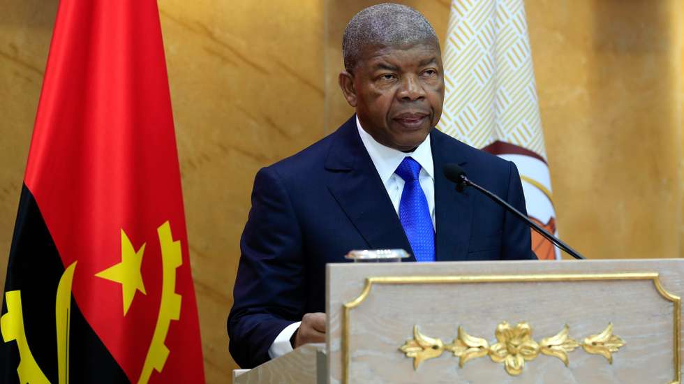 O Presidente de Angola, João Lourenço, discursa no ato solene que marca a abertura da 4.ª Sessão Legislativa da V Legislatura da Assembleia Nacional, em Luanda, Angola, 15 de outubro de 2025. AMPE ROGÉRIO/LUSA