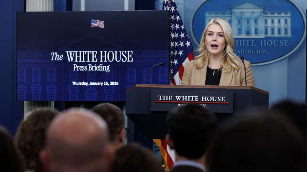 epa12651932 White House Press Secretary Karoline Leavitt during a press briefing at the White House in Washington, DC, USA, 15 January 2026.  EPA/WILL OLIVER