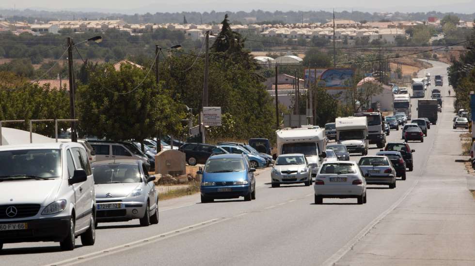Os limites estabelecidos no Código da Estrada serão aplicados nos testes com uma redução de 20 quilómetros por hora