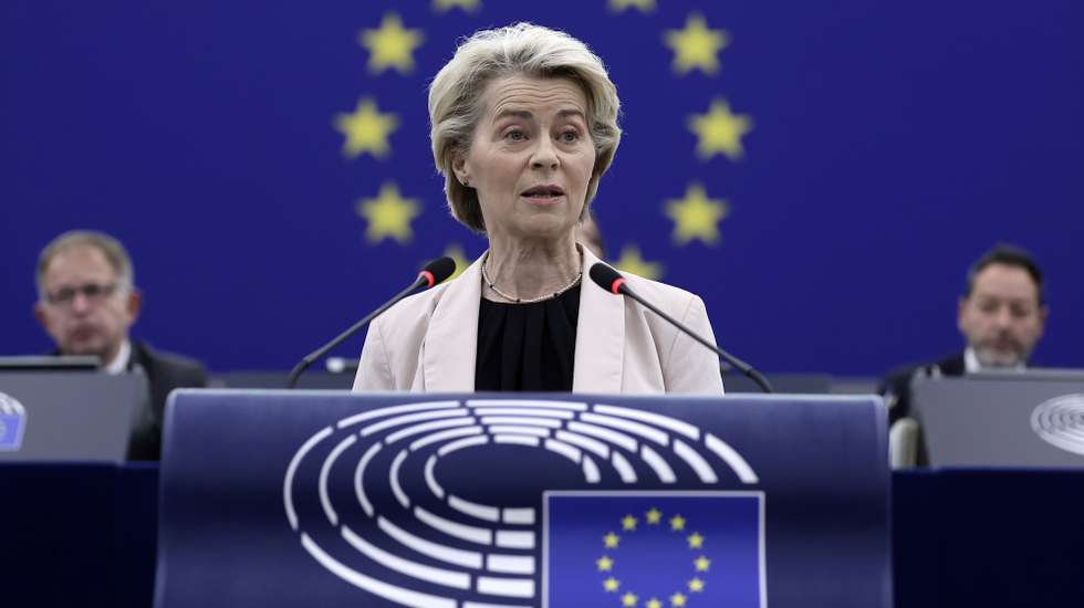 epa11743083 European Commission President Ursula von der Leyen speaks during a debate on 'Presentation by the Commission President-elect of the College of Commissioners and its programme' at the European Parliament in Strasbourg, France, 27 November 2024. The EU Parliament's session runs from 25 till 28 November  2024.  EPA/RONALD WITTEK