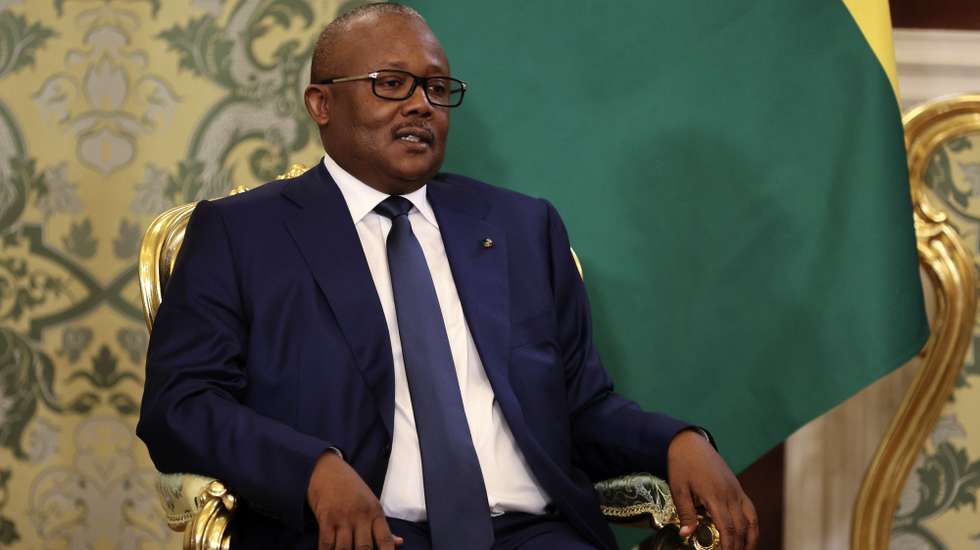 epa11925701 Guinea-Bissau's President Umaro Sissoco Embalo speaks with the Russian president during their meeting at the Kremlin in Moscow, Russia, 26 February 2025. The president of Guinea-Bissau is on a state visit to Russia.  EPA/YURI KOCHETKOV / POOL