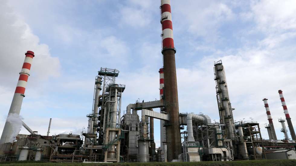 Refinaria da Petrogal em Matosinhos, 30 de dezembro de 2020. Os trabalhadores reúnem-se hoje nas instalações da empresa para participar no plenário convocado para debater o fim da refinação em Matosinhos, anunciada pela Galp, ESTELA SILVA/LUSA