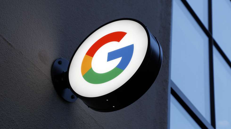 epa09281588 A view of the Google 'G' sign at the entrance to the Google retail store in the Chelsea neighborhood of New York, New York, USA, 17 June 2021. The Google Store, which opened today, will allow customers to browse through and buy an extensive selection of products made by Google, ranging from Pixel phones, Nest products, Fitbit devices and Pixelbooks.  EPA/JASON SZENES