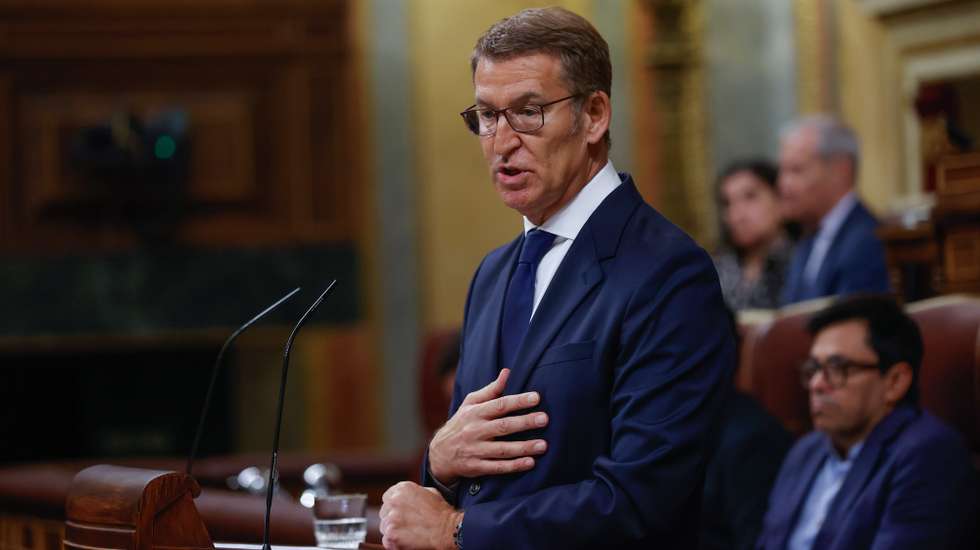 epa10883901 Spanish People's Party leader Alberto Nunez Feijoo addresses his investiture bid's speech during the first session of the investiture parliamentary debate on his bid to becoming Spanish Prime Minister at the Congress of Deputies, in Madrid, Spain, 26 September 2023.  The debate is held a day before the vote and it is expected that Feijoo will not be the next Spanish Prime Minister due to the lack of enough lawmakers votes.  EPA/JUAN CARLOS HIDALGO