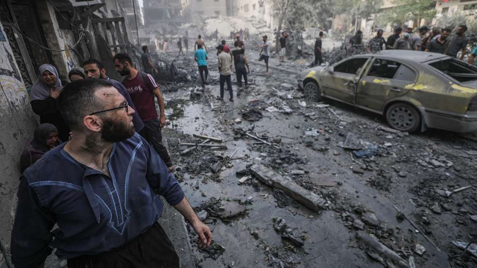 epaselect epa10934108 Palestinians inspect a destroyed area after Israeli air strikes in Gaza City, 23 October 2023. More than 4,700 Palestinians and over 1,400 Israelis have been killed, according to the Israel Defense Forces (IDF) and the Palestinian health authority, since Hamas militants launched an attack against Israel from the Gaza Strip on 07 October.  EPA/MOHAMMED SABER