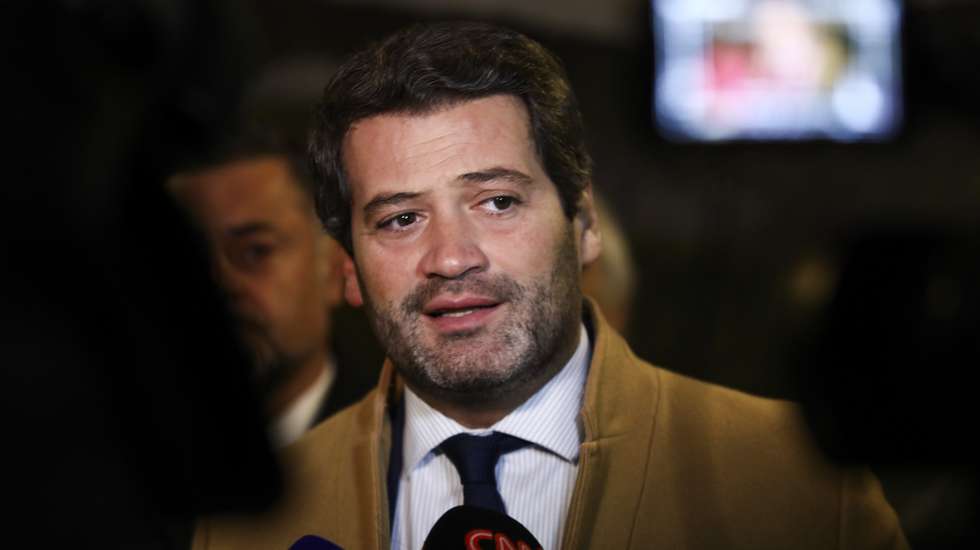 O presidente  do partido Chega, André Ventura, fala aos jornalistas durante um jantar-comício de celebração do 25 de novembro em Rio Maior, 25 novembro 2023. PAULO CUNHA/LUSA