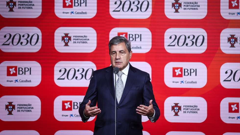 O presidente da Federação Portuguesa de Futebol (FPF), Fernando Gomes, durante a conferência, na Cidade do Futebol, em Oeiras, 27 de novembro de 2023. RODRIGO ANTUNES/LUSA
