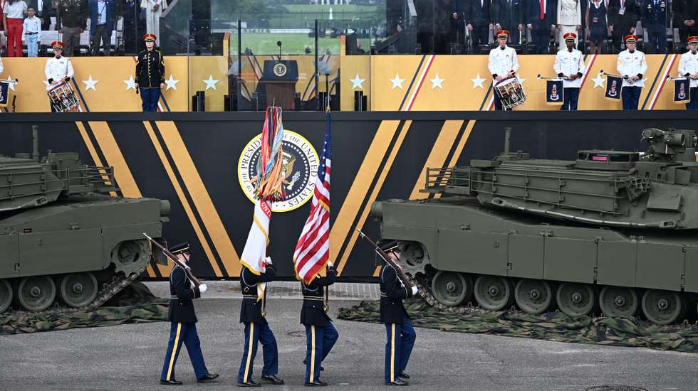 epa12176171 U.S. Army personnel and military equipment are reviewed by US First Lady Melania Trump (5-R), US President Donald Trump (6-R), Pete Hegseth (7-R), US secretary of defense, and Daniel Driscoll (8-R), secretary of the US Army, during the US Army's 250th Anniversary Parade in Washington, DC, USA, 14 June 2025. The parade, which happens to coincide with US President Donald Trump’s 79th birthday, is expected to cost up to $45 million and feature 6,600 soldiers, 50 helicopters and 60-ton M1 Abrams battle tanks.  EPA/KENNY HOLSTON / POOL