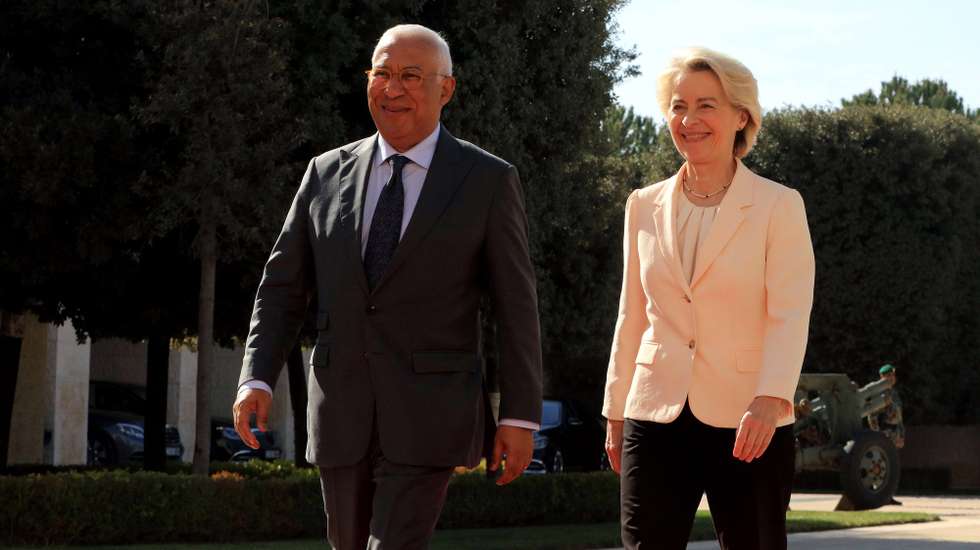 epa12635935 European Council President Antonio Costa (L) and European Commission President Ursula von der Leyen arrive for the EU-Jordan summit in Amman, Jordan, 08 January 2026. Amman is hosting the first bilateral summit between Jordan and the European Union.  EPA/MOHAMED ALI