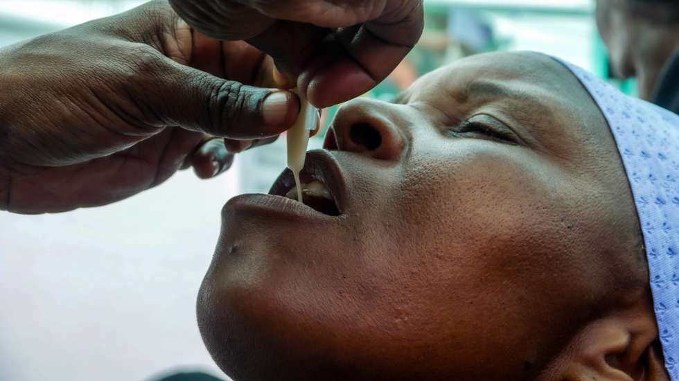epa11112810 A woman is administered a cholera vaccine during the launch of a cholera vaccination program at the Kuwadzana Polyclinic in Kuwadzana, Zimbabwe, 29 January 2024. The WHO and UNICEF project an estimated 38,763 cases by February 2024 (20,000 more cases within one month). The provinces with the highest number of new cases are Harare, Manicaland, and Masvingo. In total, 2.7 million people are at risk of contracting cholera in Zimbabwe according to the Ministry of Health and Child Care Zimbabwe.  EPA/NYASHA MUKAPIKO