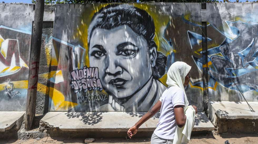 Noémia de Sousa, poetisa moçambicana, retratada no mural dos poetas moçambicanos, no histórico bairro da Mafalala, onde nasceu, Maputo, Moçambique, 25 de fevereiro de 2026. O bairro da Mafalala quer resgatar o legado de Noémia de Sousa à passagem do centenário do nascimento da escritora, reforçando a memória coletiva, tentando aproximar novas gerações da "mãe dos poetas moçambicanos". (ACOMPANHA TEXTO DA LUSA DE 30-03-2026) LUÍSA NHANTUMBO/LUSA