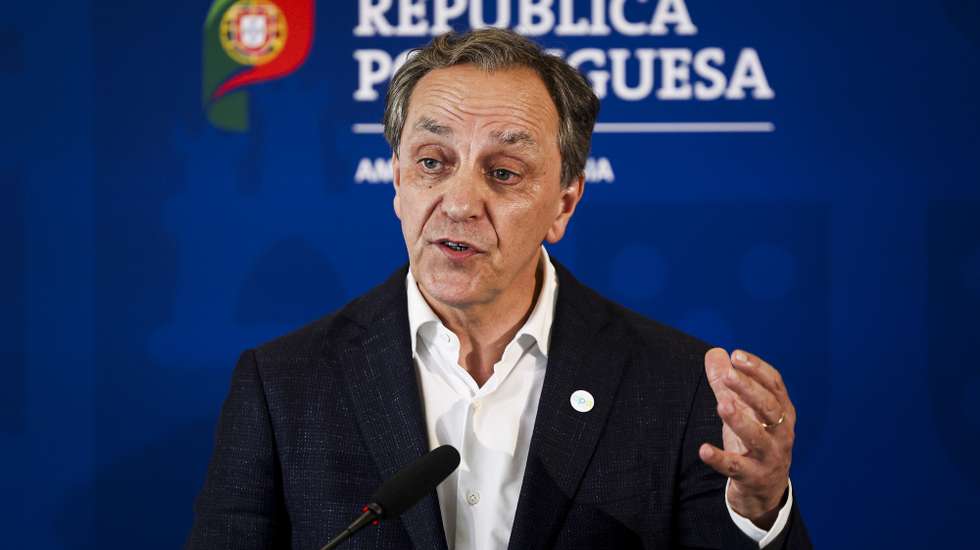 O presidente da Agência Portuguesa do Ambiente (APA), Pimenta Machado, durante a apresentação dos resultados da fiscalização aos acessos às praias entre Tróia e Melides, na costa de Grândola, no distrito de Setúbal, no Ministério Ambiente e Energia em Lisboa, 09 de julho de 2025. FILIPE AMORIM/LUSA