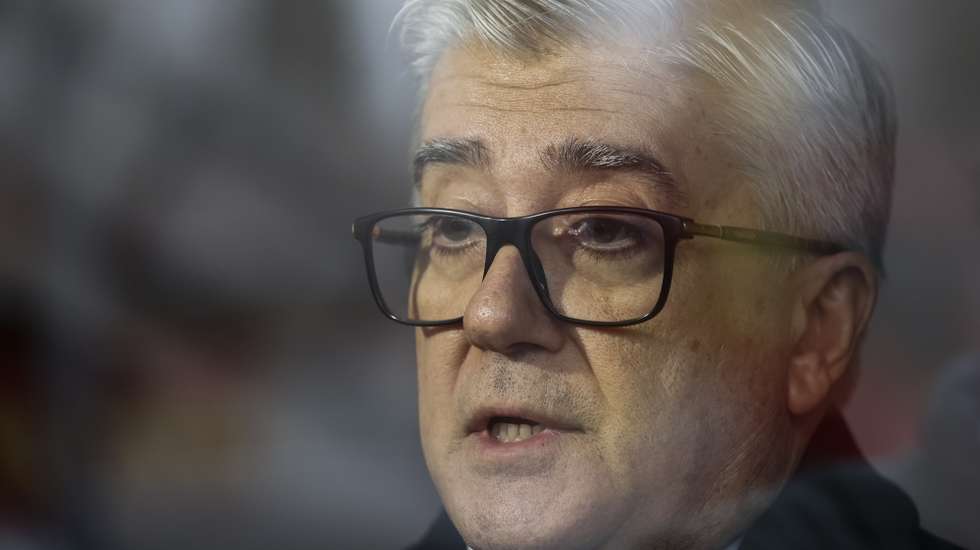 O ex-secretário de Estado e adjunto da Saúde e deputado do Partido Socialista (PS), Lacerda Sales, fala aos jornalistas durante a cerimónia de atribuição da Medalha de Covid-19 à Ordem dos Enfermeiros, na sede da Liga dos Bombeiros em Lisboa, 5 de dezembro de 2023. A distinção honorífica da Liga dos Bombeiros Portugueses visa reconhecer o trabalho e dedicação dos enfermeiros durante a pandemia. CARLOS M. ALMEIDA/LUSA