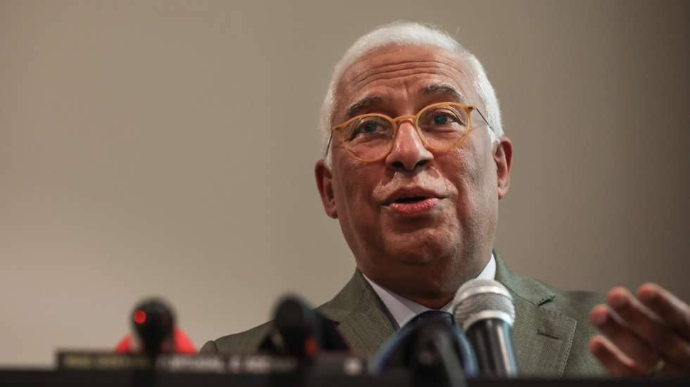 O ex secretário-geral do Partido Socialista (PS), António Costa, intervém durante a cerimónia do lançamento do livro "Portugal, e Agora? – 30 Ideias para Mudar o País", da autoria do deputado do PS e secretário-geral da Juventude Socialista, Miguel Costa Matos, na Sede do Grupo BertrandCírculo, em Lisboa, 21 de fevereiro de 2024. CARLOS M. ALMEIDA/LUSA