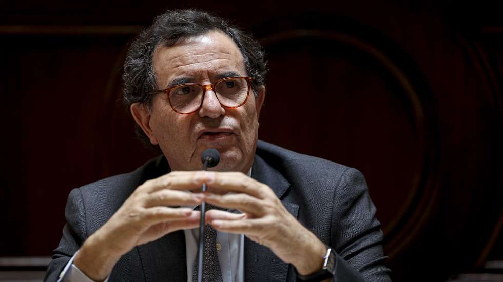 O ministro Adjunto e Coesão Territorial, Manuel Castro Almeida, intervém durante a sua audição perante a Comissão de Poder Local e Coesão Territorial a requerimento do grupo parlamentar do Chega, na Assembleia da República, em Lisboa, 28 de maio de 2024. FILIPE AMORIM/LUSA