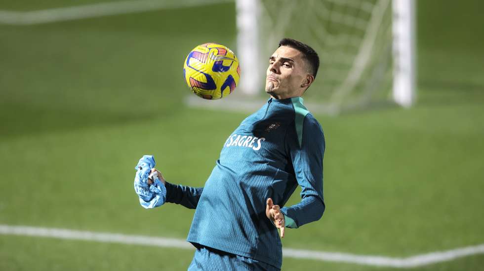 Portugal national soccer team player Joao Palhinha attends a training session ahead of the League of Nations matches against Poland and Croatia, at Cidade do Futebol in Oeiras, Portugal, 12 November 2024. FILIPE AMORIM/LUSA