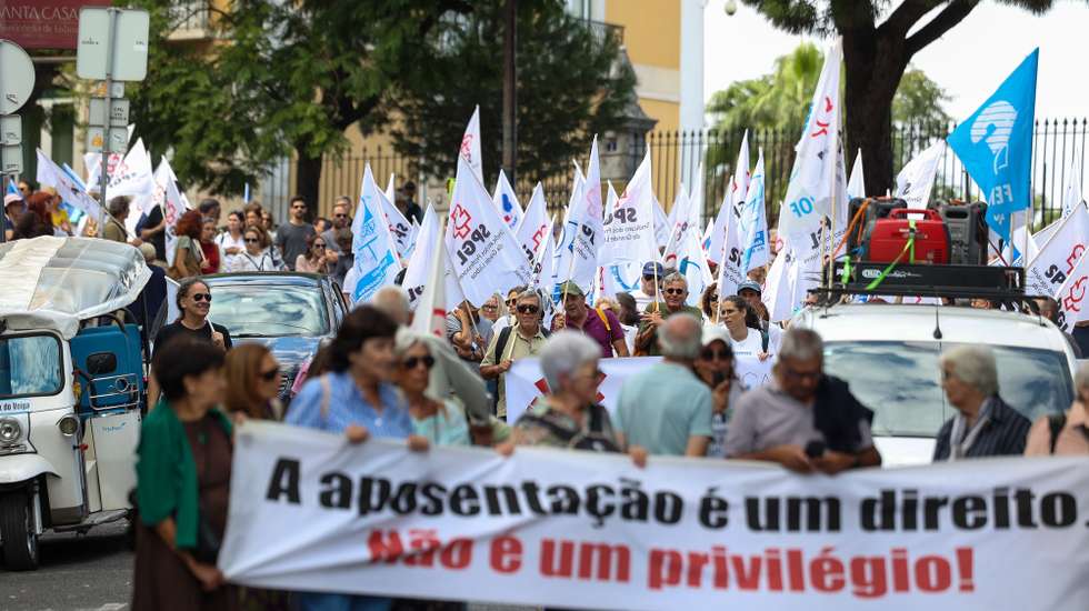 Desfile promovido pela FENPROF no Dia Mundial do Professor para exigir a valorização da profissão docente, a dignificação da carreira e respostas concretas do governo para a Escola Pública, em Lisboa, 05 de outubro de 2026. TIAGO PETINGA/ LUSA