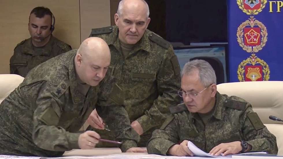 epa10294411 A still image taken from a handout video provided by the Russian Defence Ministry press service shows Russia's Defence Minister Sergei Shoigu (R) listening to Commander Sergei Surovikin (L) on his visit to the command centre of the Joint Russian Forces, at an undisclosed location in Ukraine, 08 November 2022. On 24 February 2022 Russian troops entered the Ukrainian territory in what the Russian president declared as a 'Special Military Operation', starting an armed conflict that has provoked destruction and a humanitarian crisis.  EPA/RUSSIAN DEFENCE MINISTRY PRESS SERVICE/HANDOUT HANDOUT  HANDOUT EDITORIAL USE ONLY/NO SALES