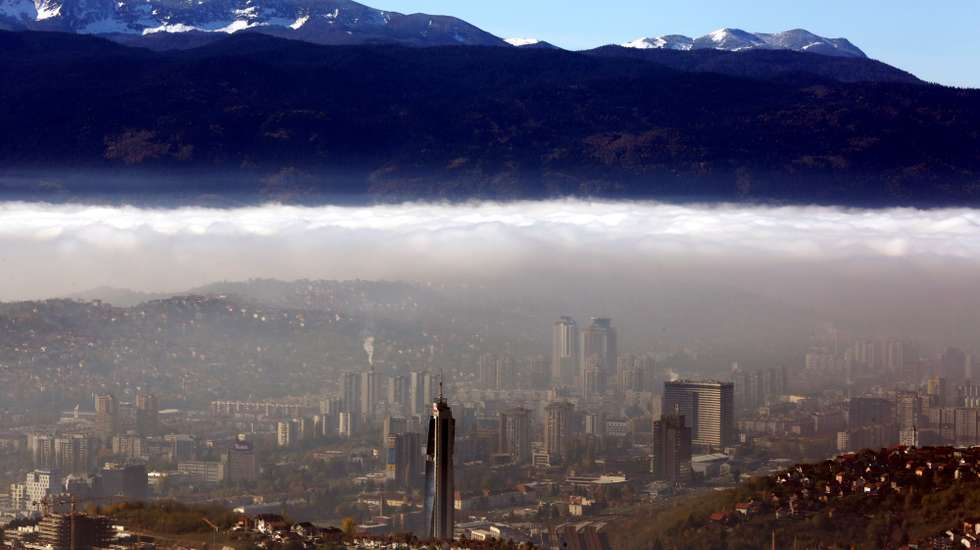 epa10973004 General view of the surroundings of the city of Sarajevo, Bosnia and Herzegovina, 13 November 2023. With an AQI (Air Quality Index) of 157, which is labeled as 'unhealthy', the Bosnian capital is among the most polluted cities in the world, ranking in 6th place on 13 November 2023.  EPA/FEHIM DEMIR