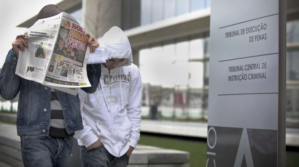 Início do julgamento do processo que envolve o grupo de apoiantes do Benfica "No Name Boys",  no âmbito da "Operação Fair Play" que investigou situações relacionadas com atos de violência de que foram vítimas adeptos do FC Porto e do Sporting, na 5.ª Vara Criminal do Campus de Justiça de Lisboa, em Lisboa, 2 de março de 2010. MARIO CRUZ/LUSA