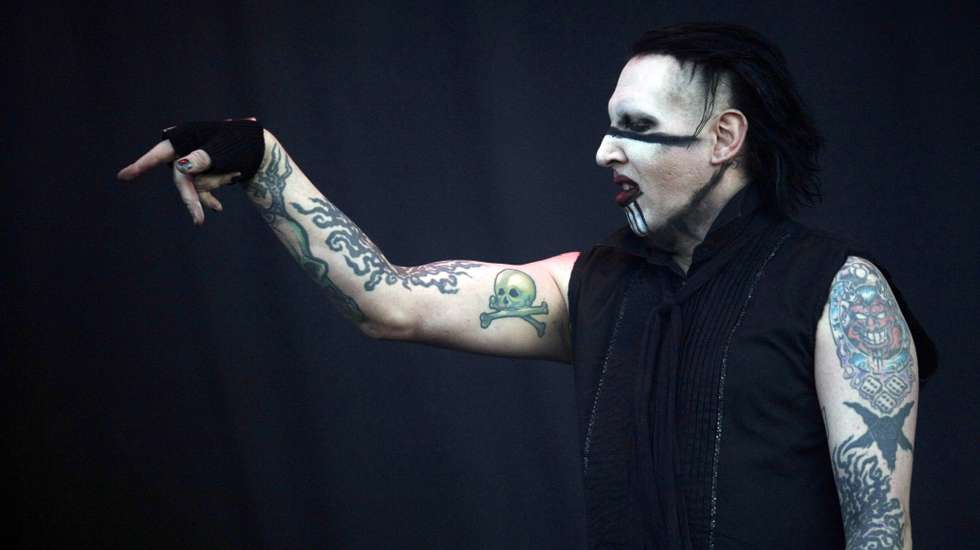 epa08984547 (FILE) - US singer Marilyn Manson performs  in concert during the Maquinaria Music Festival at the Vizcachas in Santiago, Chile, 10 November 2012 (reissued 03 February 2021). US actress Evan Rachel Wood has accused Manson of abuse, a claim the artist denied as 'horrible distortions of reality'.  EPA/MARIO RUIZ *** Local Caption *** 50591733