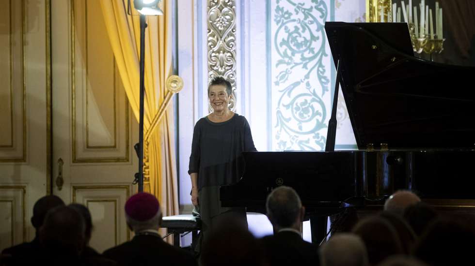 O Presidente da República, Marcelo Rebelo de Sousa, assiste a um recital da pianista Maria João Pires, após a cerimónia de cumprimentos de Ano Novo pelo Corpo Diplomático acreditado em Portugal, no Palácio da Ajuda, em Lisboa 25 de janeiro de 2020. JOSÉ SENA GOULÃO/LUSA