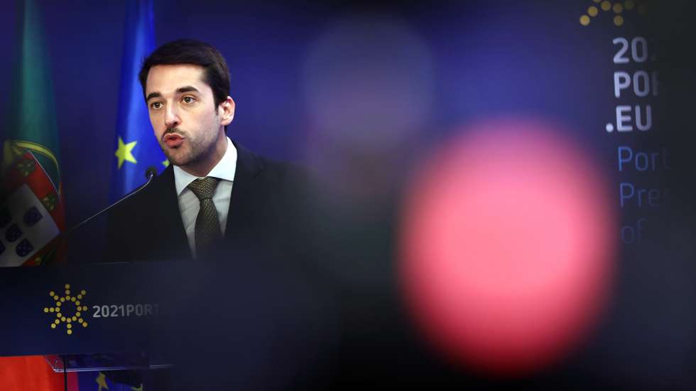 epa09300708 Portuguese Secretary of State for Trade, Services and Consumer Protection Joao Torres attends a Single Market Forum (SIMFO) under the Portuguese Presidency of the Council of the European Union in Lisbon, Portugal, 25 June 2021. In this webinar the challenges for the economic recovery of companies after the COVID-19 pandemic will be discussed which will include a focus on the double transition (green and digital) announcing the main transformations and trends for the new phase.  EPA/ANTONIO PEDRO SANTOS