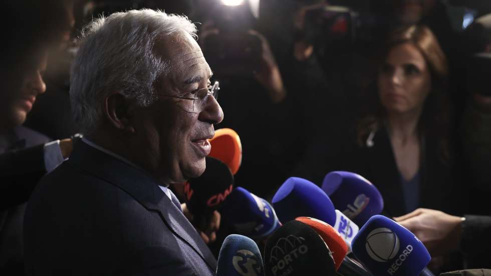 O secretário-geral do PS cessante, António Costa, fala à comunicação social depois de votar nas eleições diretas do partido, para as quais não se recandidatou, disputadas entre José Luís Carneiro, Pedro Nuno Santos e Daniel Adrião., em Lisboa, 15 de dezembro de 2023. MANUEL DE ALMEIDA/LUSA