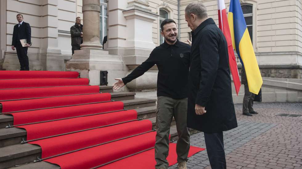 epa11782695 Ukrainian President Volodymyr Zelensky (L) welcomes Polish Prime Minister Donald Tusk (R) prior to their meeting in the Western Ukrainian city of Lviv, Ukraine, 17 December 2024. Donald Tusk arrived in Western Ukraine with a surprise visit to meet with top Ukrainian officials amid the ongoing Russian invasion.  EPA/MAXYM MARUSENKO