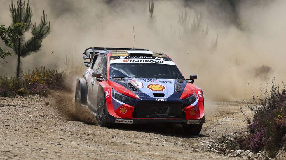 epa12106800 Ott Tanak of Estonia drives his Hyundai i20 N Rally 1 during the WRC Rally de Portugal 2025 in Arganil, Portugal, 16 May 2025.  EPA/PAULO NOVAIS