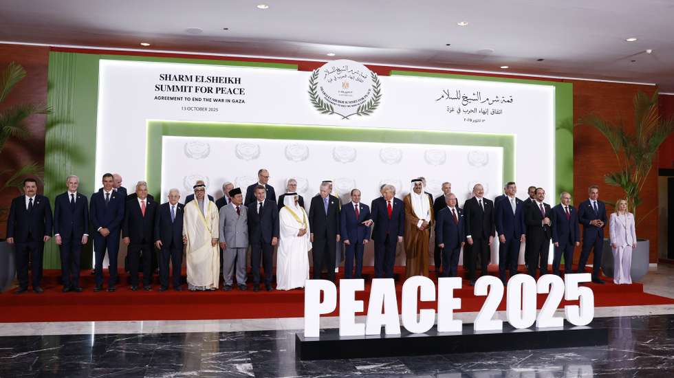 epa12451466 US President Donald Trump (C) and leaders pose during the family picture at the Gaza Peace Summit in Sharm El-Sheikh, Egypt, 13 October 2025. US President Donald Trump alongside Egypt's President Abdel Fattah al-Sisi with leaders from more than 20 countries attend the summit in Sharm El-Sheikh. The first phase of Gaza peace plan between Israel and Hamas involves the release of Israeli hostages and Palestinian prisoners, the partial withdrawal of Israeli forces, and the delivery of humanitarian aid to Gaza.  EPA/YOAN VALAT / POOL