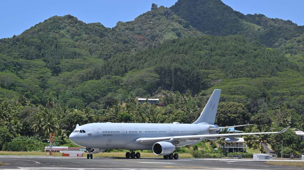 epa10963932 Australia's Prime Minister Anthony Albanese's plane arrives for the Pacific Island Forum (PIF) in Rarotonga, Cook Islands, 07 November 2023 (issued 08 November 2023). The PIF Leaders' Meeting brings together leaders from 18 Pacific countries and territories to discuss regional issues, including climate change and security.  EPA/MICK TSIKAS AUSTRALIA AND NEW ZEALAND OUT