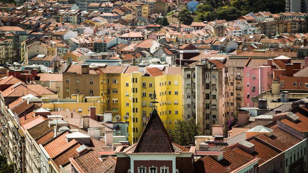 Crise na habitação dificulta pedido de ajuda e apoio a vítimas de violência doméstica
