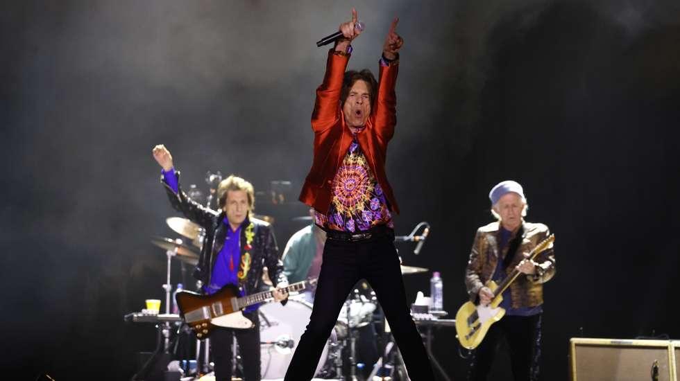epa09990642 The Rolling Stones' Ronnie Wood (L), Mick Jagger (C), and Keith Richards (R) perform on stage during the band's concert at Wanda Metropolitano stadium in Madrid, Spain, 01 June 2022, as a kick-off of their 'SIXTY' European Tour.  EPA/JUANJO MARTIN