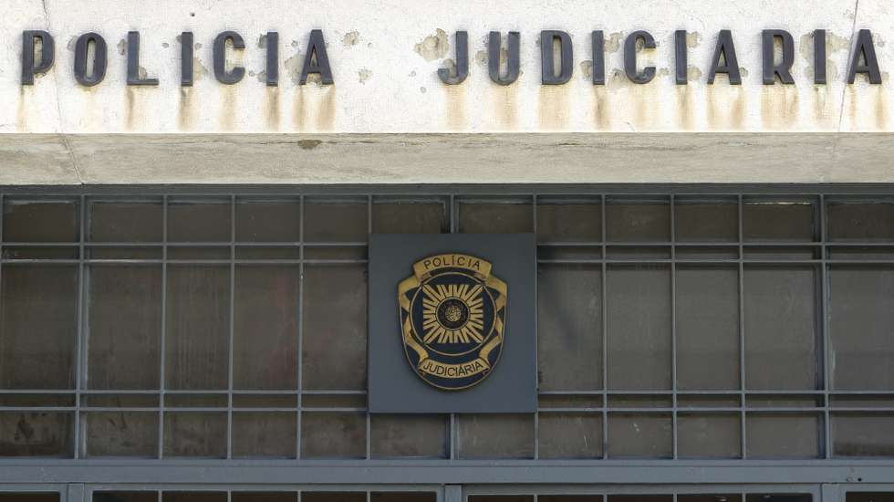 Em comunicado, a PJ refere que o jovem procurado por homicídio qualificado, com 20 anos, foi detido na capital algarvia