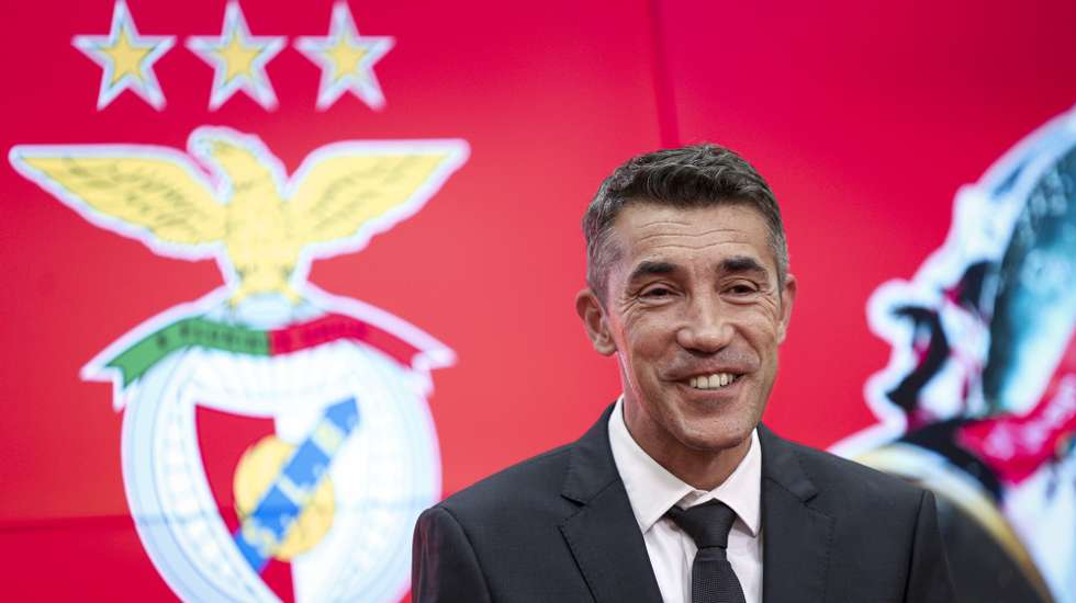 epa11587818 SL Benfica&#039;s new coach, Bruno Lage, poses during his presentation at the Benfica Campus in Seixal, Portugal, 05 September 2024.  EPA/FILIPE AMORIM