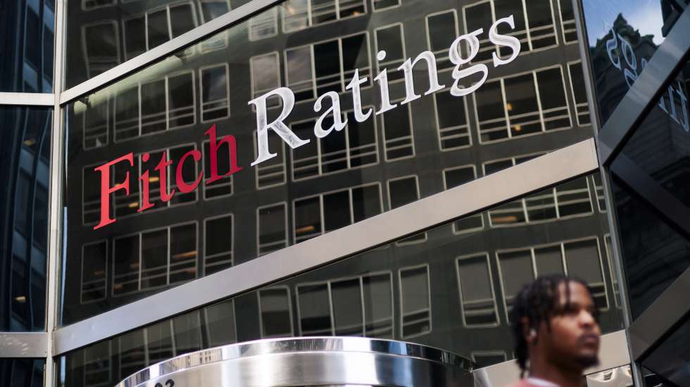 epa10781806 The offices of Fitch Ratings, one of three major credit rating agencies, in New York, New York, USA, 02 August 2023. Fitch downgraded the United States government credit rating from AAA to AA+, a change the company partially attributed to politics around the recent debt ceiling standoff.  EPA/JUSTIN LANE