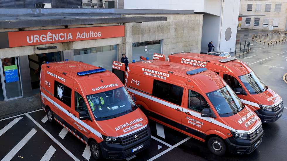 Entrada das Urgências do Hospital de São João no Porto, 2 de dezembro de 2025. O Presidente da República, Marcelo Rebelo de Sousa, operado na segunda-feira a uma hérnia encarcerada, passou bem a noite e poderá ter alta na quarta-feira, se tudo estiver a correr bem, segundo a presidente do Hospital de São João. JOSÉ COELHO/LUSA