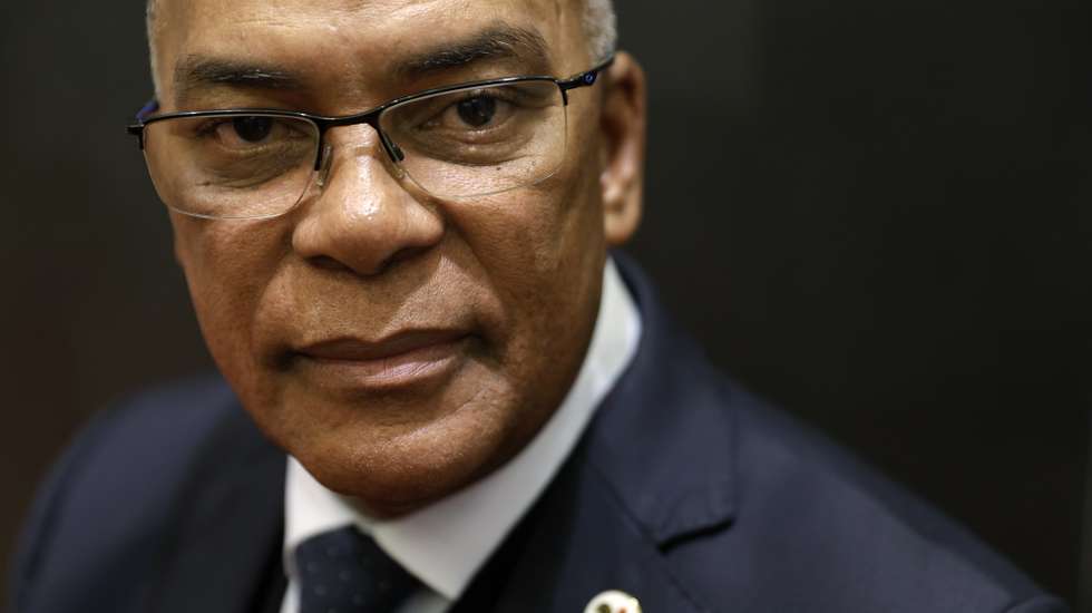 O presidente da UNITA - União Nacional para a Independência Total de Angola, posa para a fotografia durante uma entrevista à agência Lusa, na Amadora, 29 de janeiro de 2026. (ACOMPANHA TEXTO DE 31 DE JANEIRO DE 2026). MARCOS BORGA/LUSA