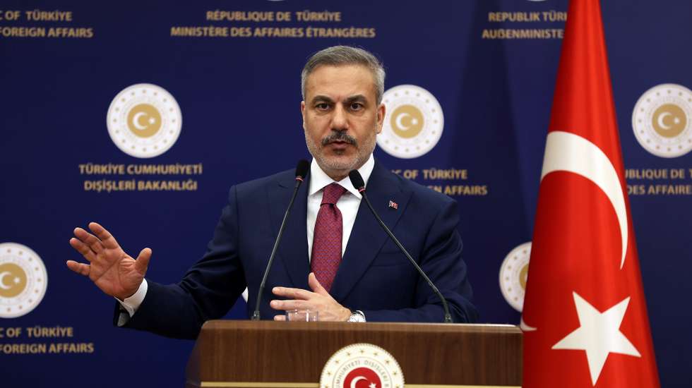 epa12878183 Turkish Foreign Minister Minister Hakan Fidan speaks during a joint press conference with Syrian Foreign Minister Minister Asaad al-Shaibani (not seen) after their meeting in Ankara, Turkey, 09 April 2026.  EPA/NECATI SAVAS